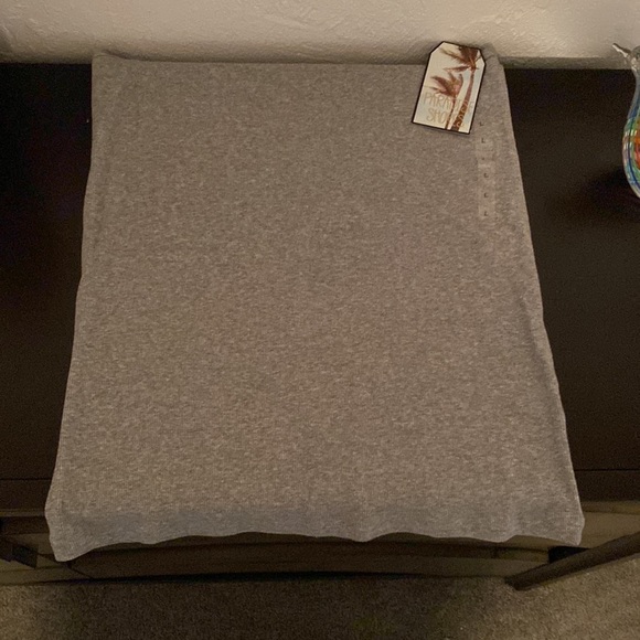 Paradise Shores new ribbed gray tank top size Large. Perfect condition. - Picture 2 of 4